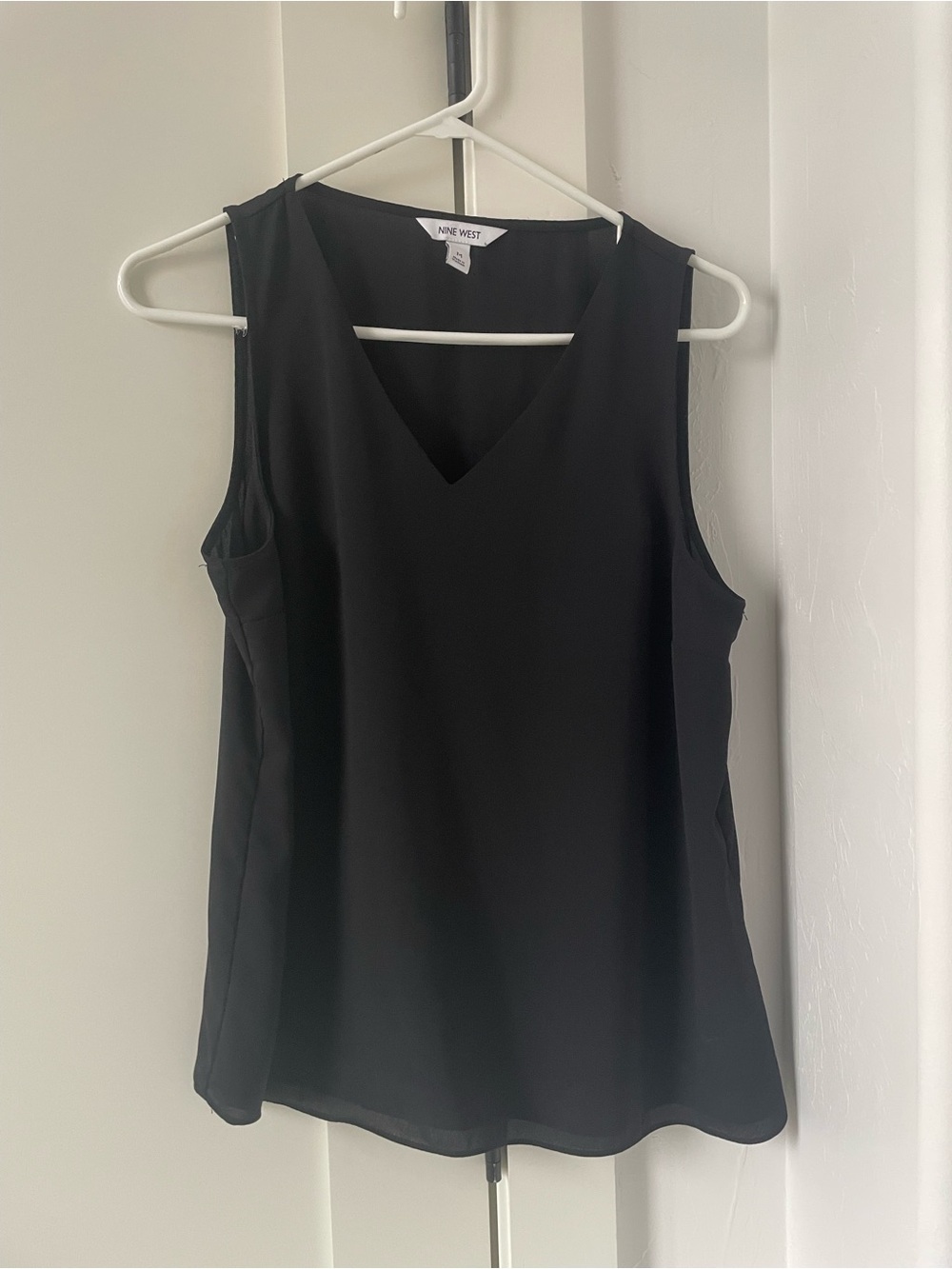 Nine West Black V-Neck Sleeveless Camisole